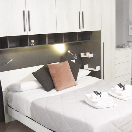 B&B Elles Con Parcheggio Interno Barletta Dış mekan fotoğraf
