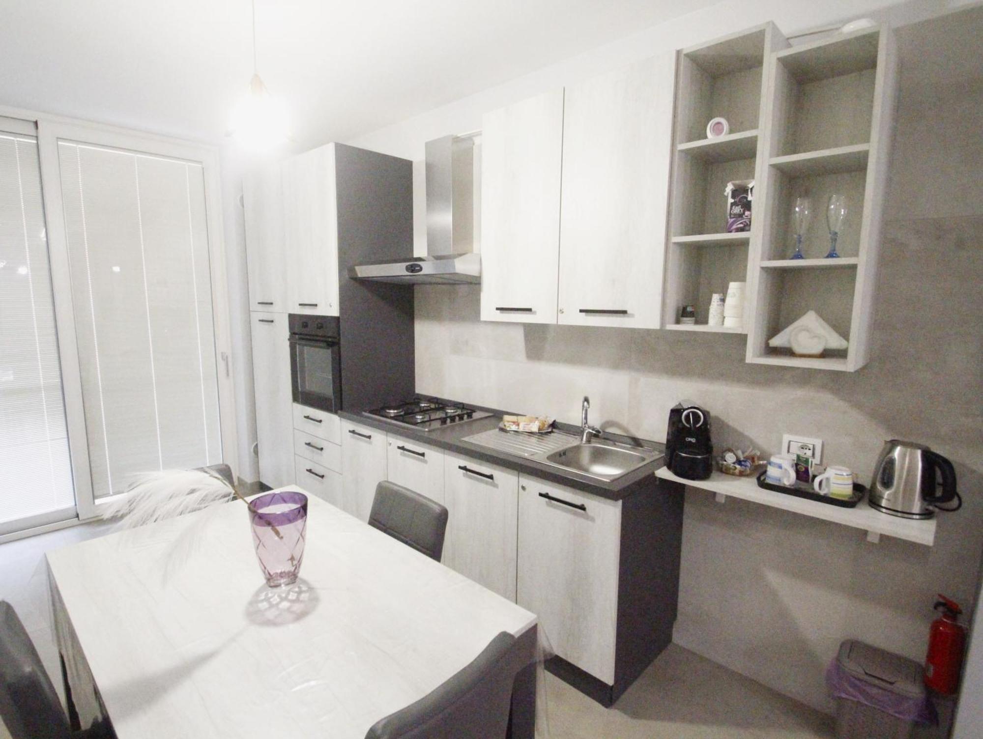 B&B Elles Con Parcheggio Interno Barletta Dış mekan fotoğraf