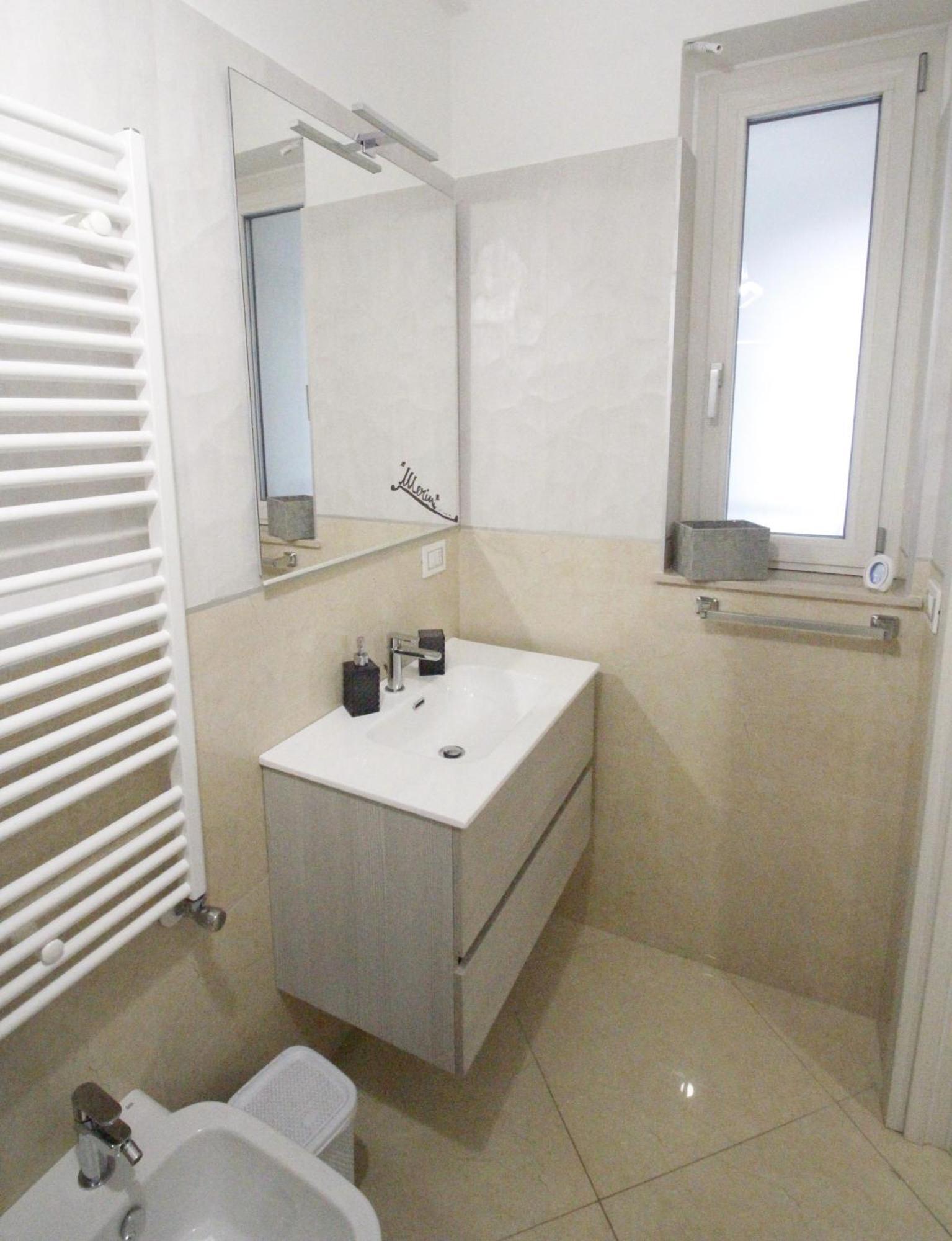 B&B Elles Con Parcheggio Interno Barletta Dış mekan fotoğraf