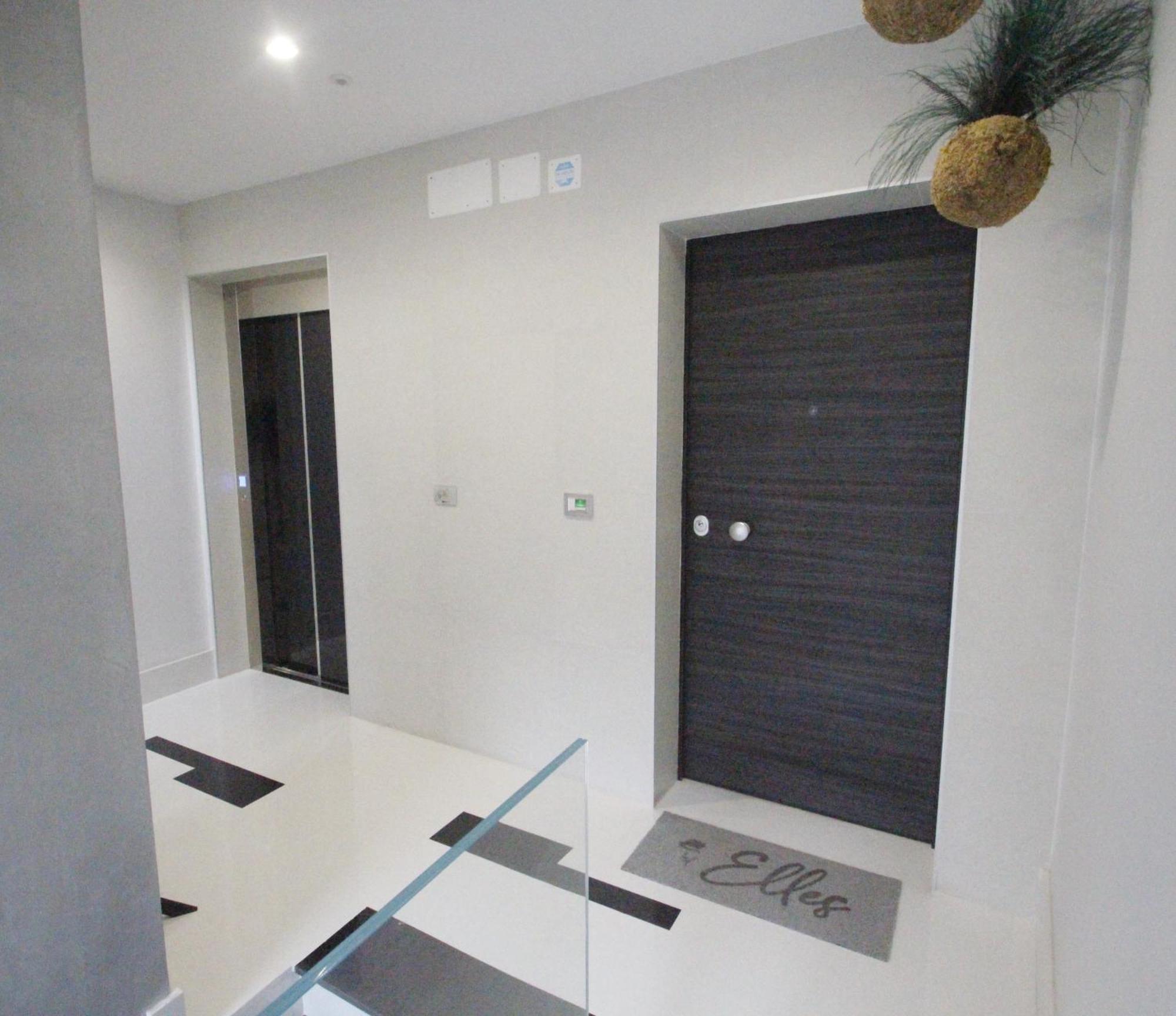 B&B Elles Con Parcheggio Interno Barletta Dış mekan fotoğraf