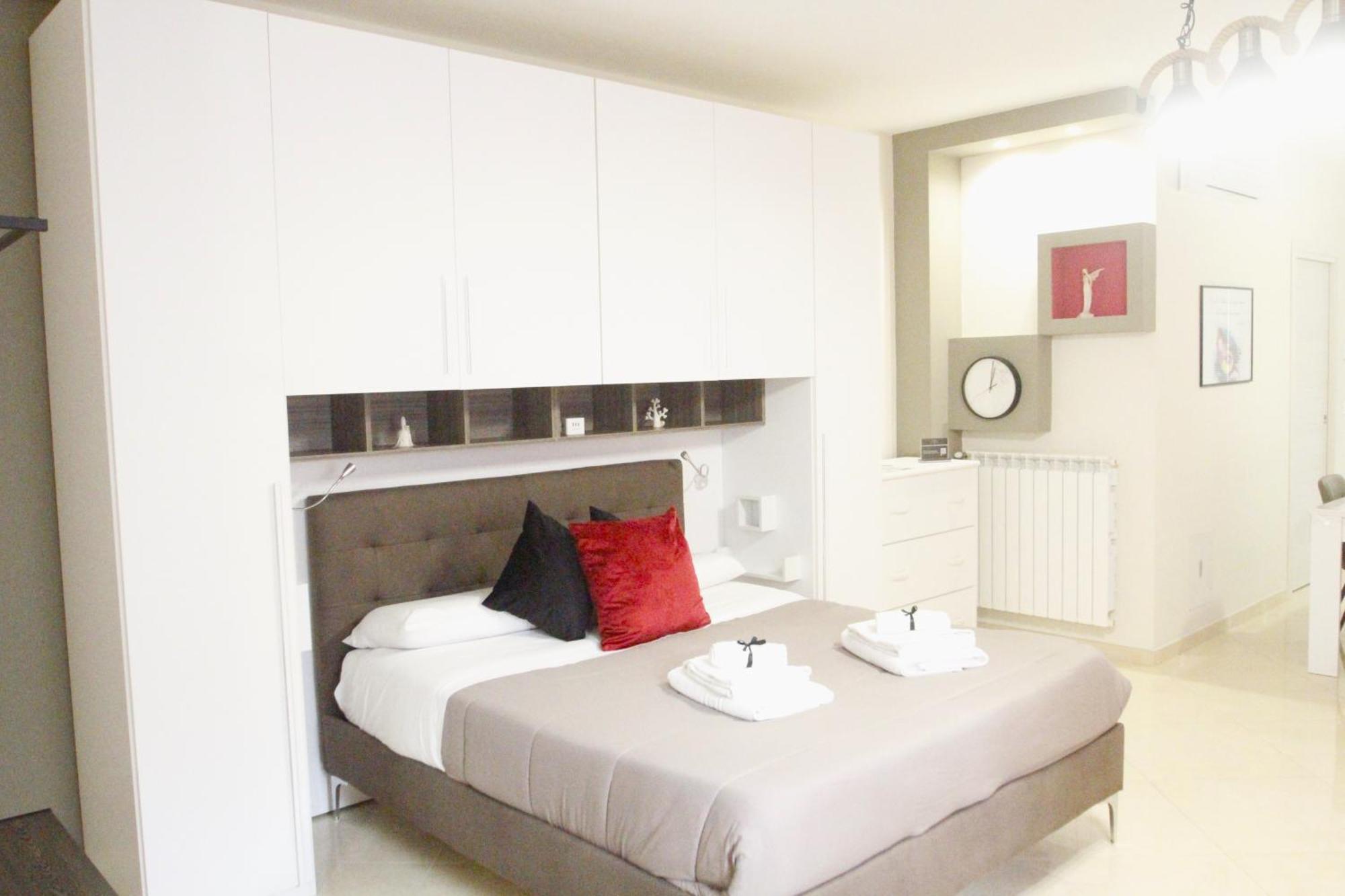 B&B Elles Con Parcheggio Interno Barletta Dış mekan fotoğraf
